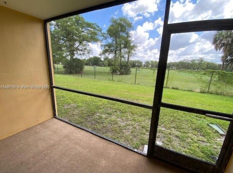 Building Photo - 7831 Colony Cir N