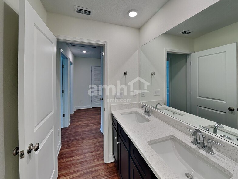 Building Photo - 12721 Percy Ln