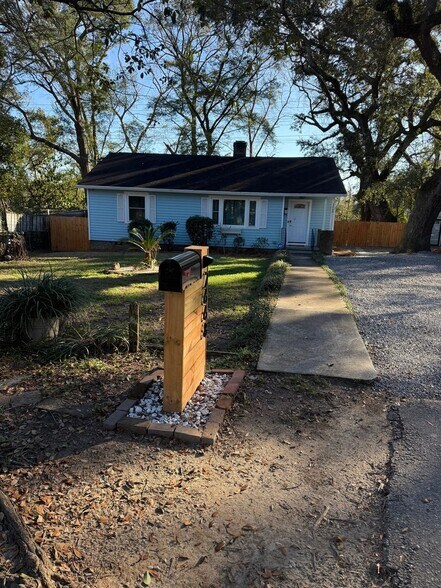 Building Photo - 2668 Madden Dr