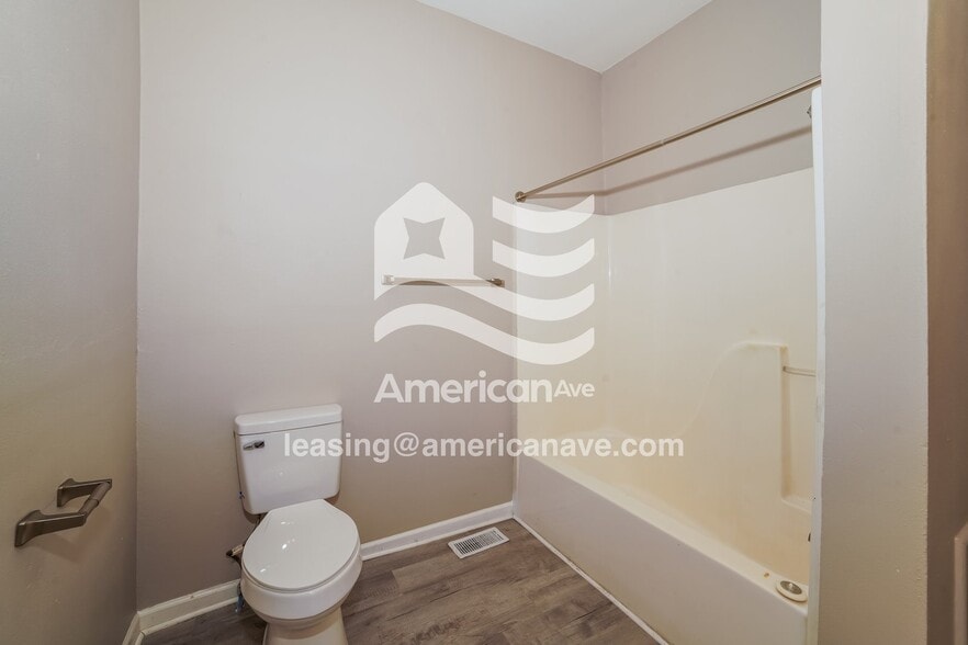 Building Photo - 1319 N Broadway St