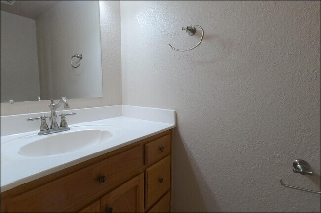 Building Photo - 7456 Luz De Lumbre Ave