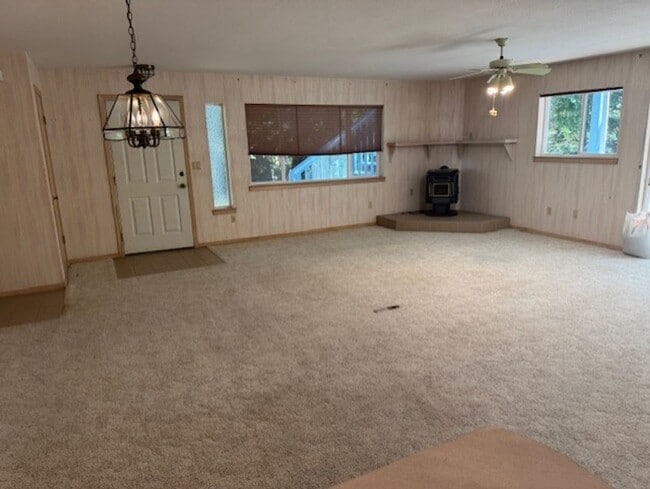 Building Photo - 1445 Seacrest Ln