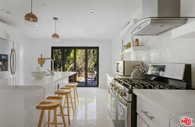 Building Photo - 1057 N Ave 49