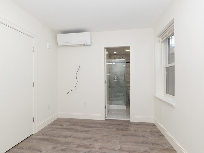 Building Photo - 46 Melrose St