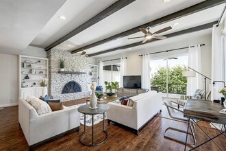 Building Photo - 409 Seawind St