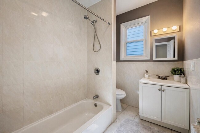 Building Photo - 100 Lexington Ave