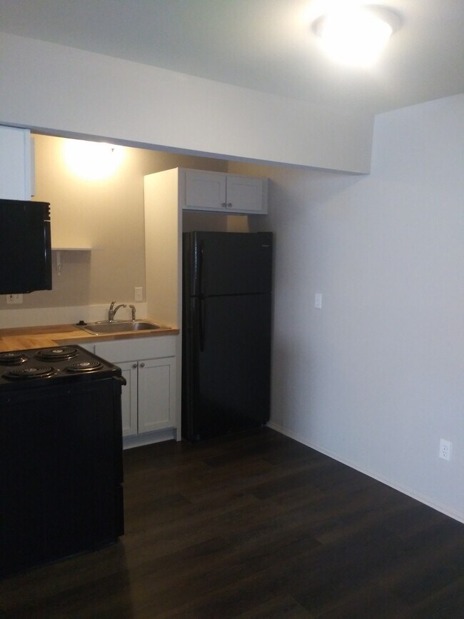 Building Photo - 249 Chestnut St