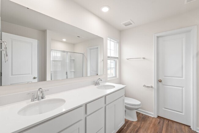 Building Photo - Move-in Ready 5 Bedroom Home!