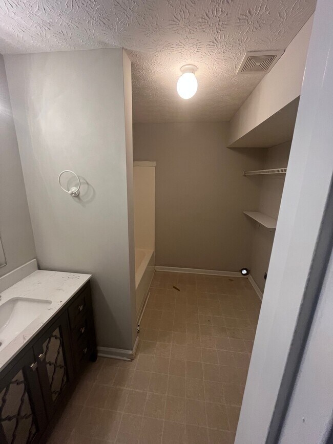 Building Photo - 1073 Merrick Dr