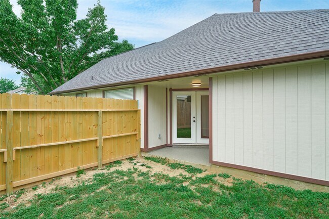 Building Photo - 12307 White River Dr