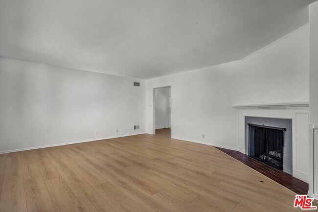 Building Photo - 315 26th St