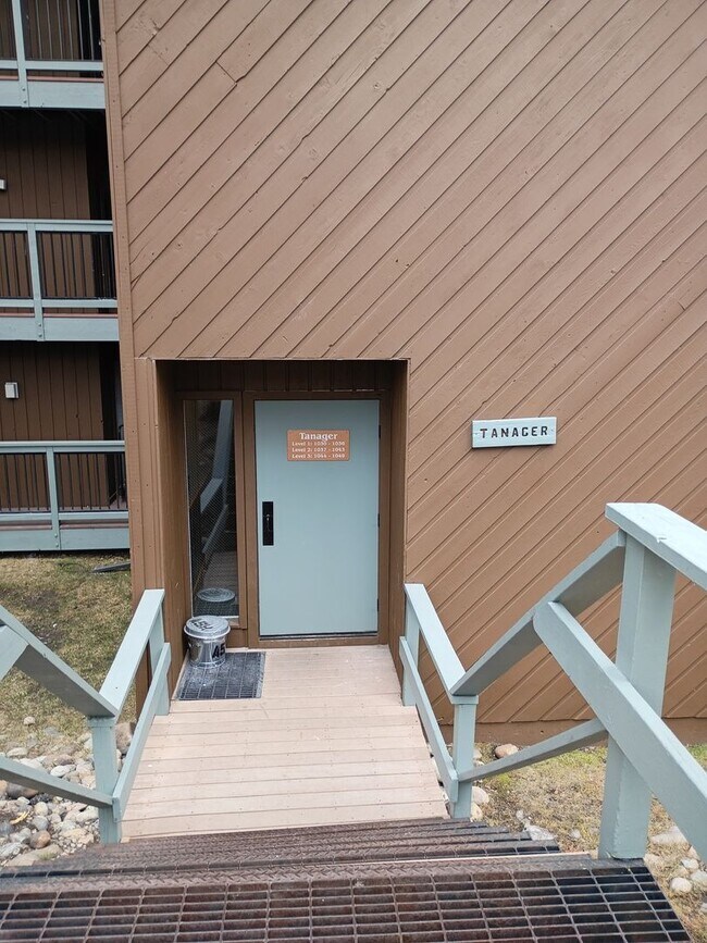 Building Photo - Summer Seasonal Rental- Wild Irishman 1039