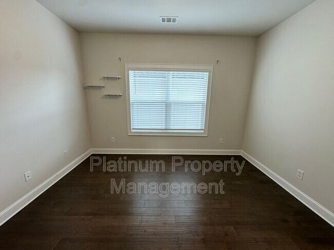 Building Photo - 705 Fieldcrest Park Ln