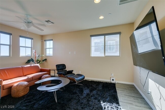 Building Photo - 172 Petaluma Valley Dr