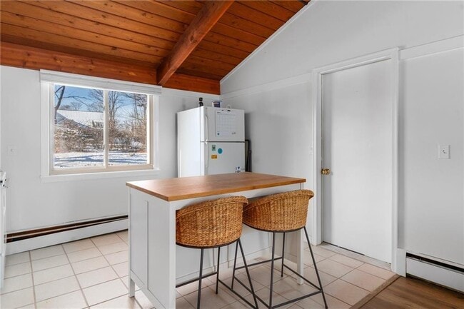 Building Photo - 84 Oak St