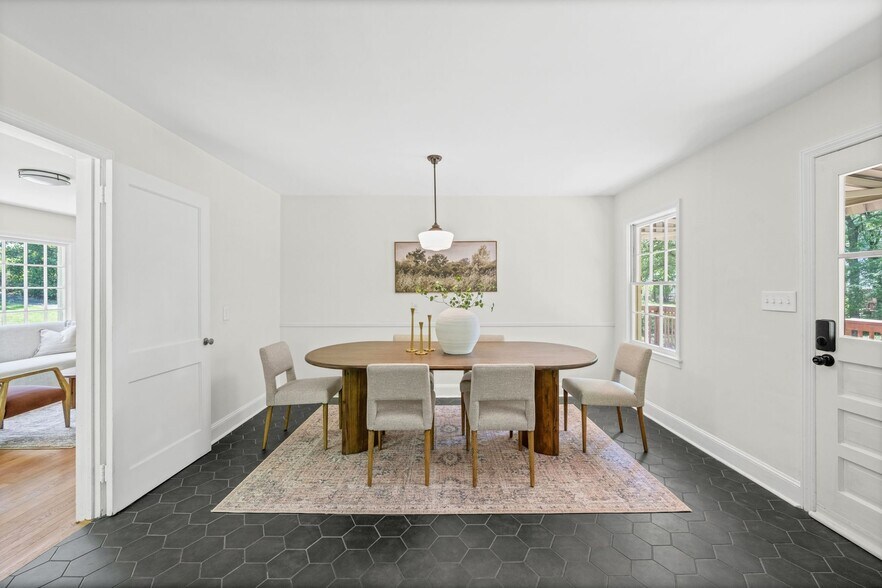 Building Photo - 508 S Westview Dr