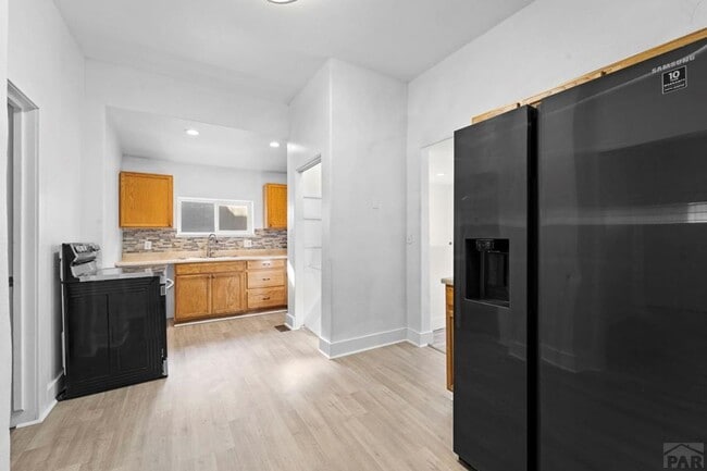 Building Photo - ALL PROSPECTIVE TENANTS MUST SUBMIT A $58 ...
