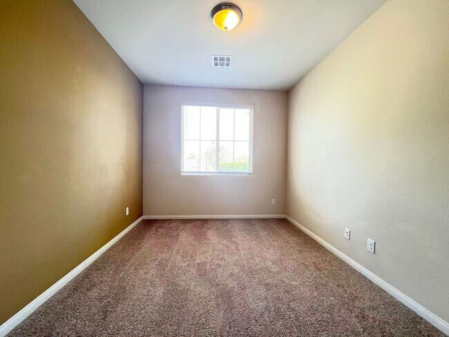 Building Photo - Wonderful one-story single-story property