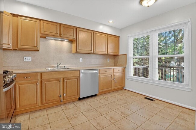 Building Photo - 4257 Sleepy Lake Dr
