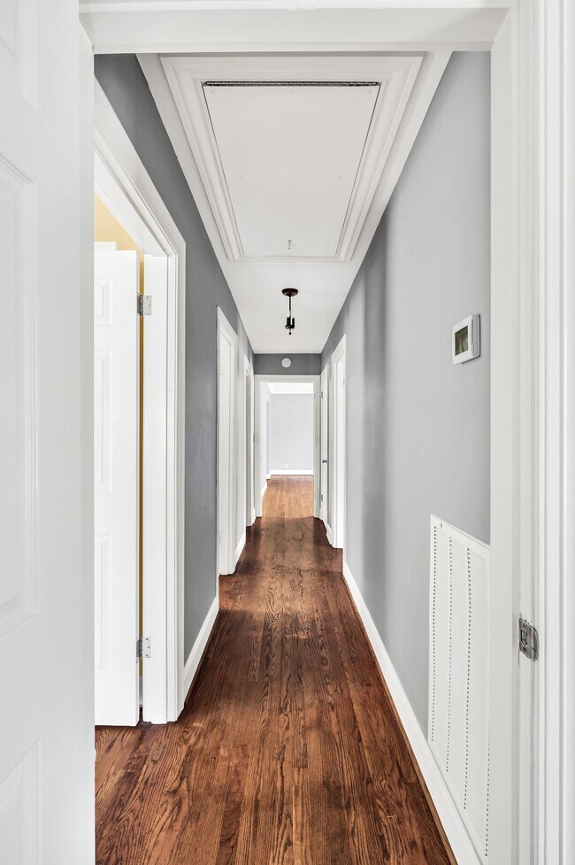 Building Photo - 5040 Stillwood Dr