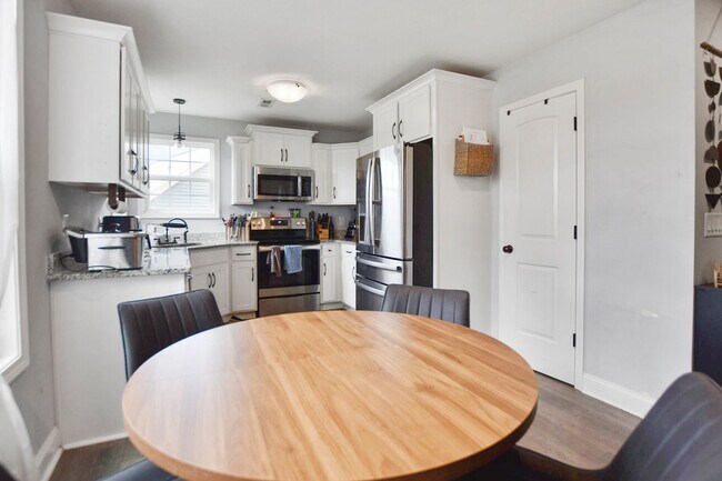 Building Photo - Pet Friendly Four Bedroom with Basement!