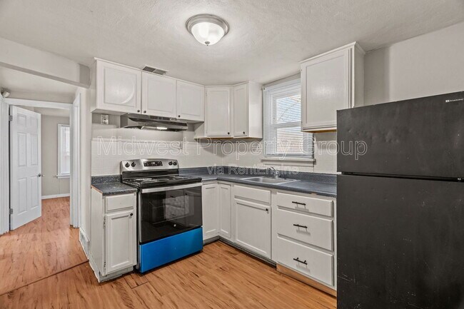 Building Photo - 161 Anistasia Dr