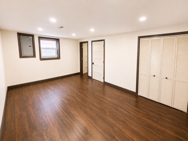 Building Photo - 9610 Britannia Ct