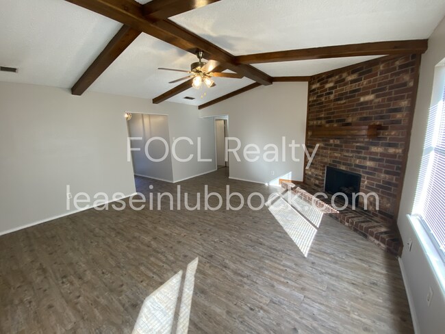 Building Photo - Updated and cozy 3/2/2