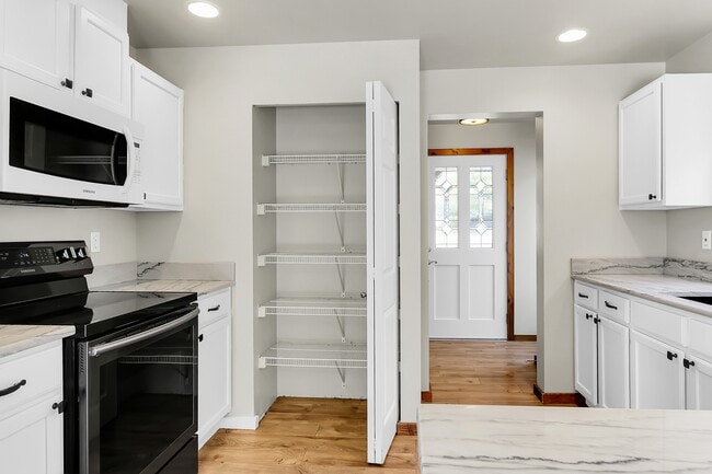 Building Photo - 915 Cleveland Ave