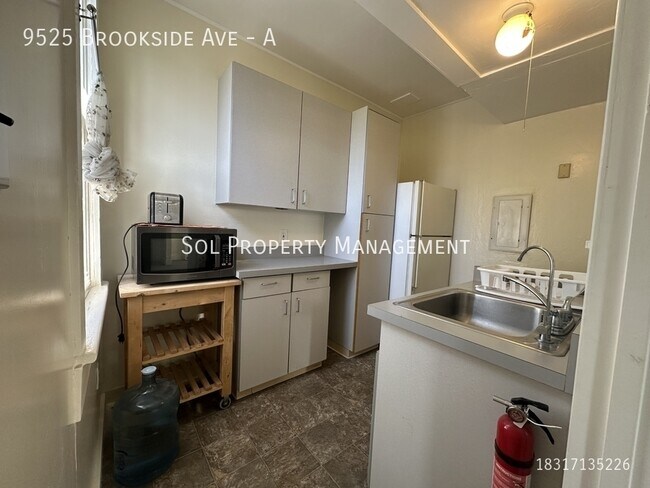 Building Photo - 9525 Brookside Ave