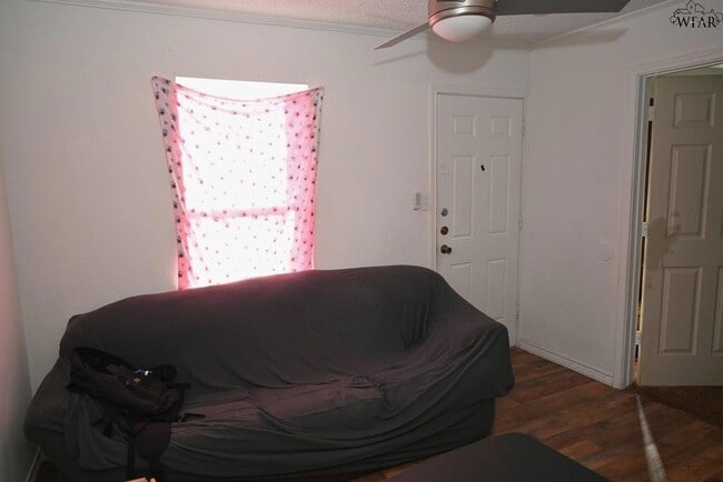 Building Photo - 902 Flood St