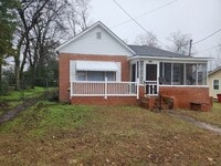 Building Photo - Spacious Ranch Home