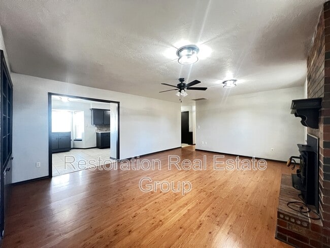 Building Photo - 819 N2964 Rd