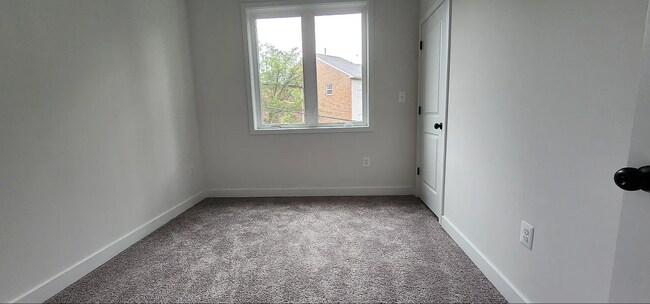 Building Photo - 1429 22nd St SE