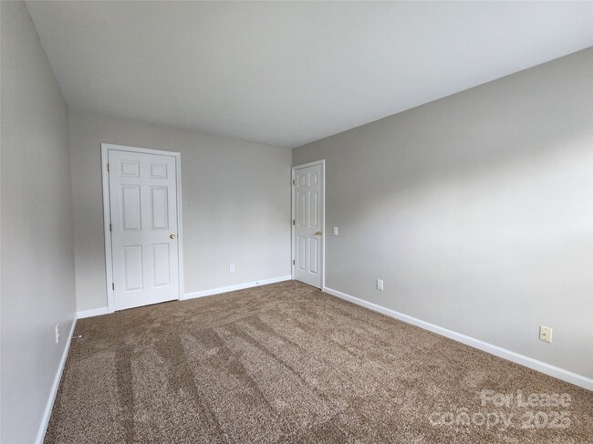 Building Photo - 3242 Mannington Dr
