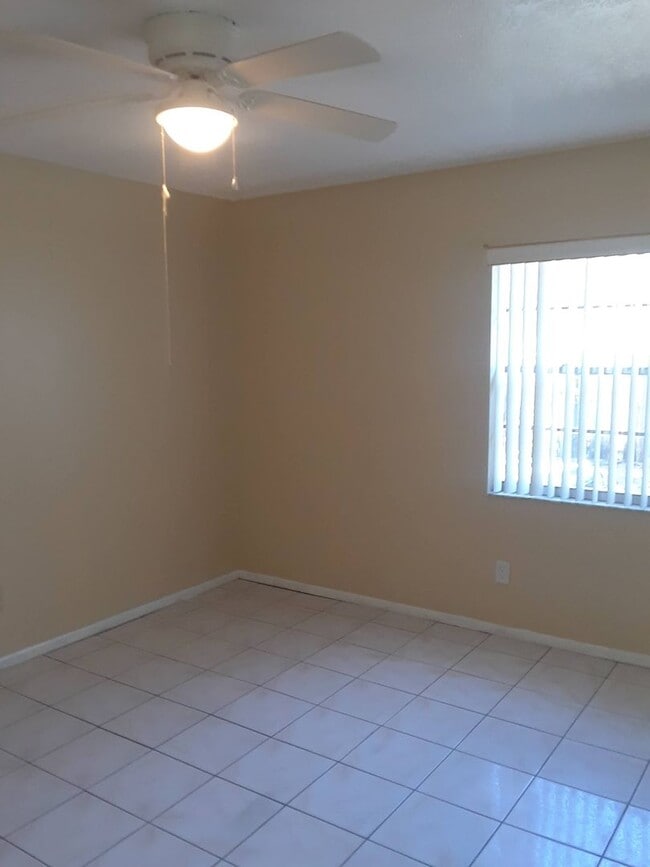 Building Photo - 1303 Candlewyck Dr