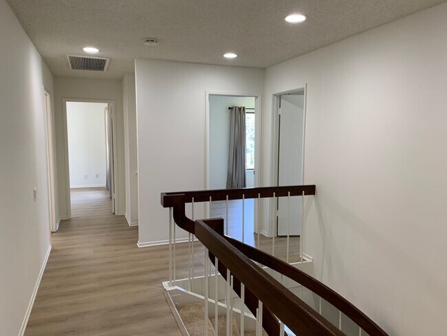 Building Photo - Beautiful, Spacious, 4 bed 2.5 bath home nestled in the Serene, breathtaking Hills of Pacific Pal...