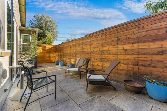 Building Photo - 402 Haydon St