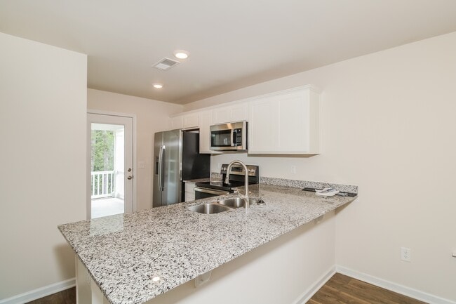 Building Photo - 1907 Bay St