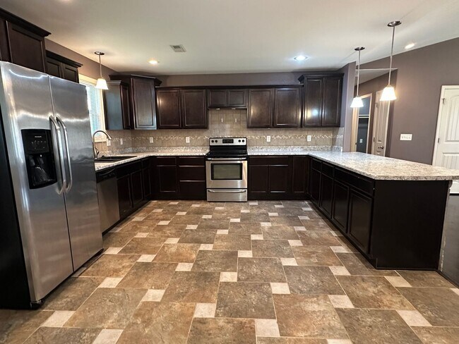 Building Photo - 4 Bed 2 Bath FOR RENT in Waynesville