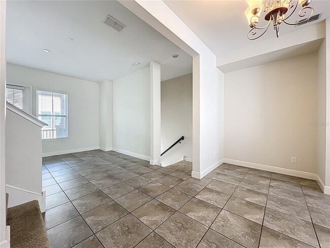 Building Photo - 561 Scotia Pl