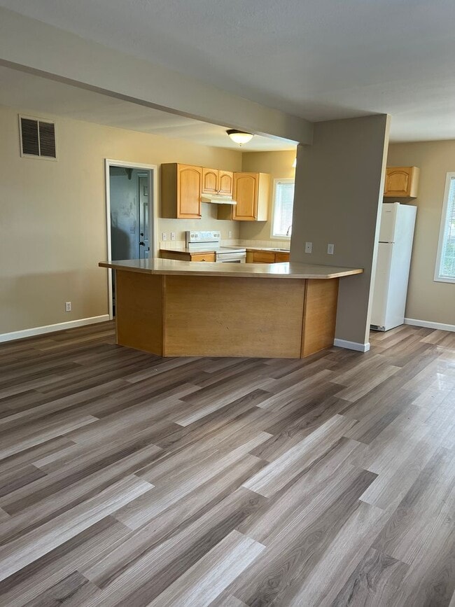 Building Photo - 3424 Bennett Dr