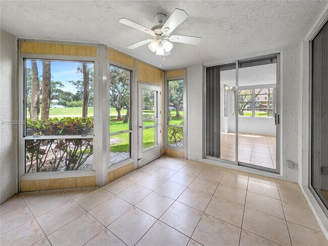 Building Photo - 9531 Seagrape Dr
