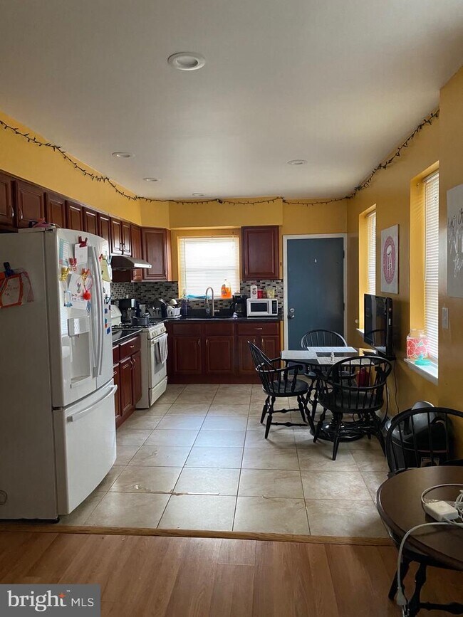 Primary Photo - 3304 Haverford Ave