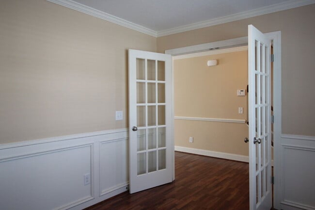 Building Photo - 120 Chandler Dr