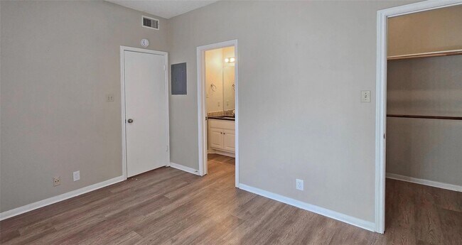 Building Photo - 203 E 31st St