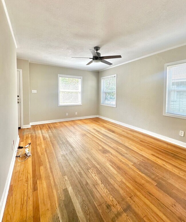 Building Photo - 2 Bed/1 Bath in Austin, TX