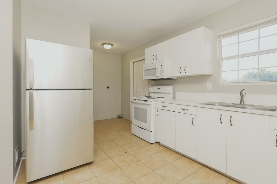 Building Photo - 5407 3rd St W