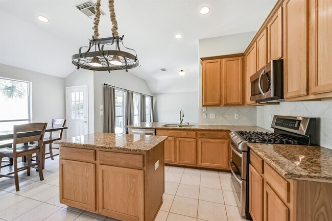 Building Photo - 13203 Yaupon Holly Ln