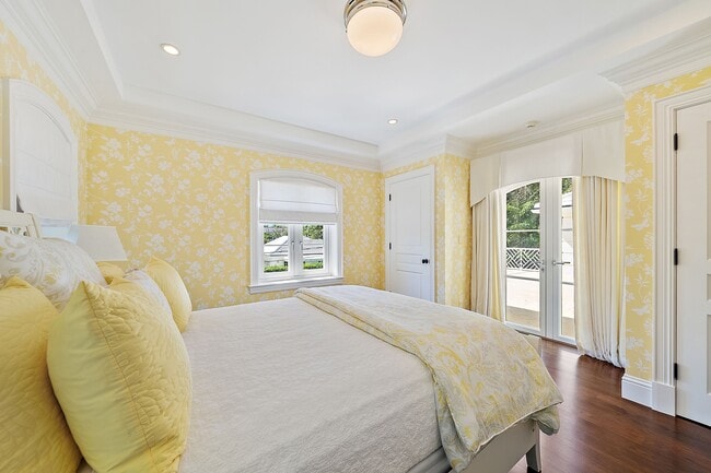 Building Photo - 210 Emerald Ln